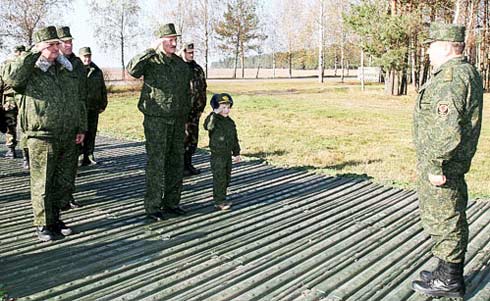 Александр Лукашенко и сын Коля